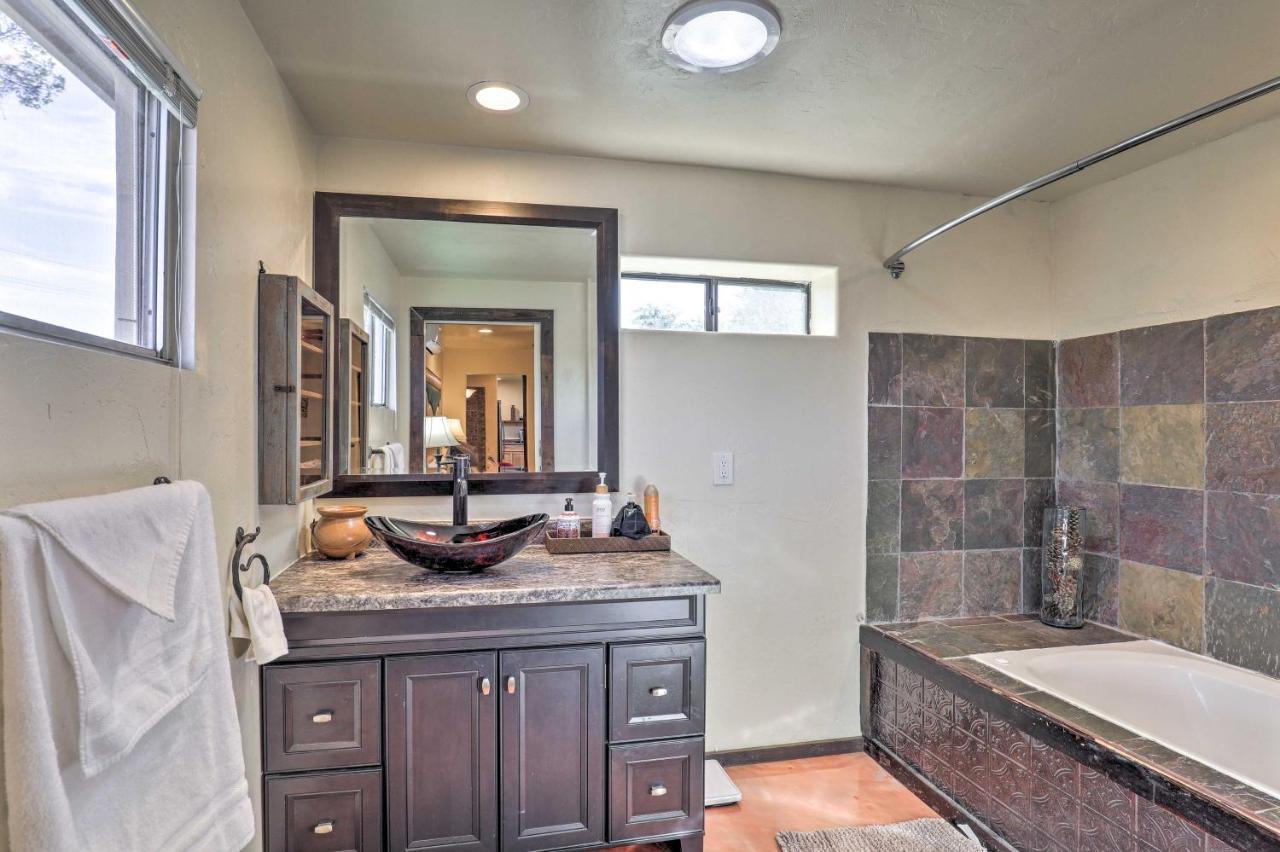Pet-Friendly Tucson Casita Shared Hot Tub And Porch Villa Exterior photo